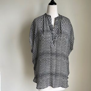 Vince Navy, short sleeve, print silk tunic size small